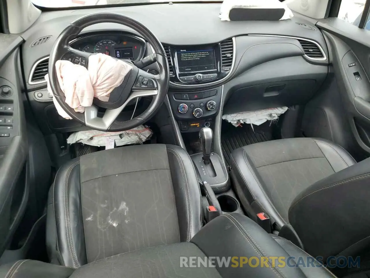 8 Photograph of a damaged car 3GNCJPSB7KL311889 CHEVROLET TRAX 2019