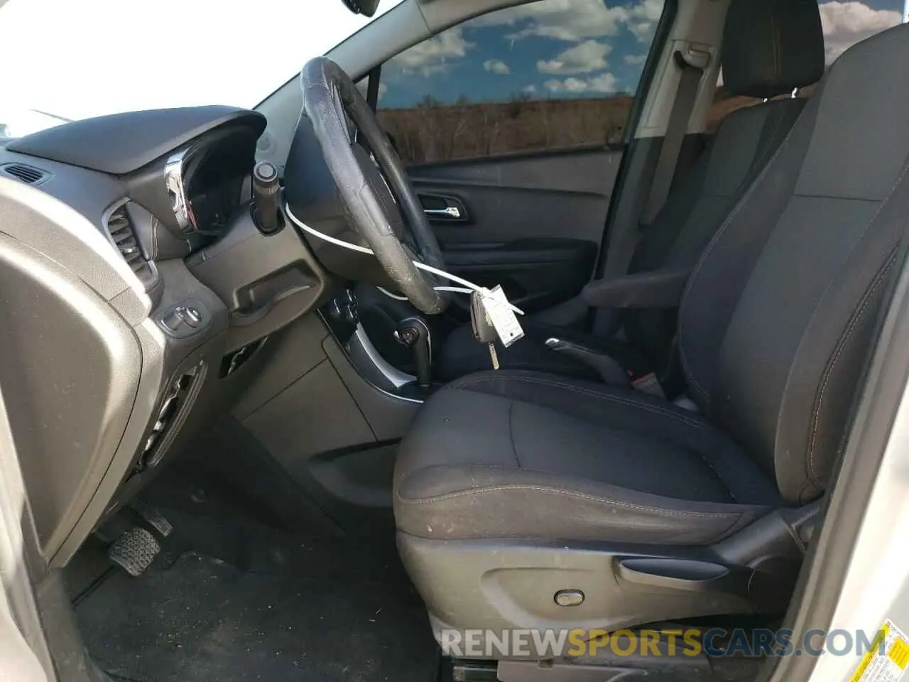 7 Photograph of a damaged car 3GNCJPSB7KL371350 CHEVROLET TRAX 2019