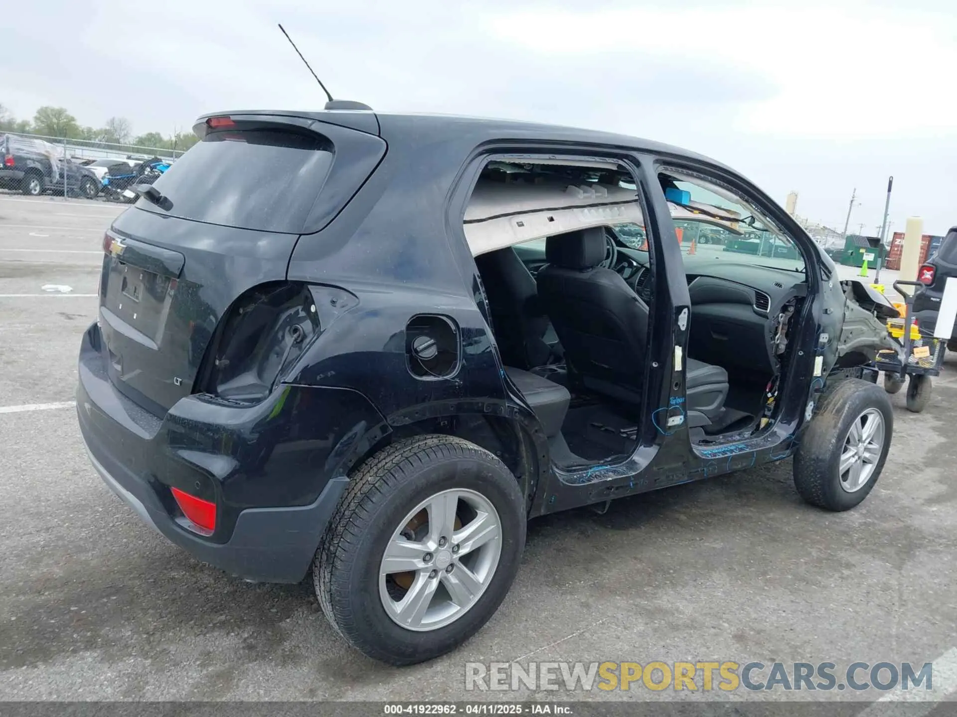 13 Photograph of a damaged car 3GNCJPSB8KL182271 CHEVROLET TRAX 2019