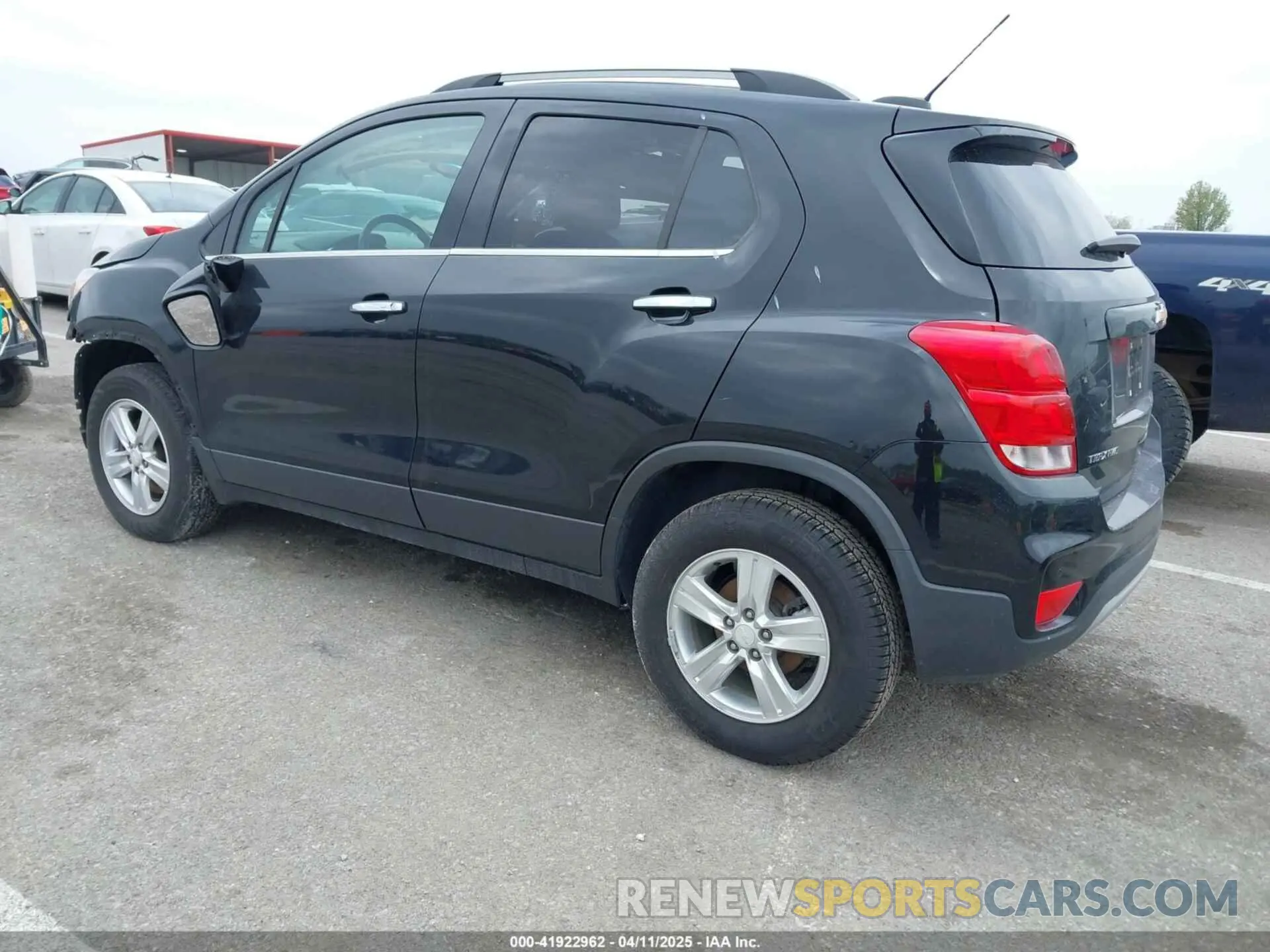 3 Photograph of a damaged car 3GNCJPSB8KL182271 CHEVROLET TRAX 2019