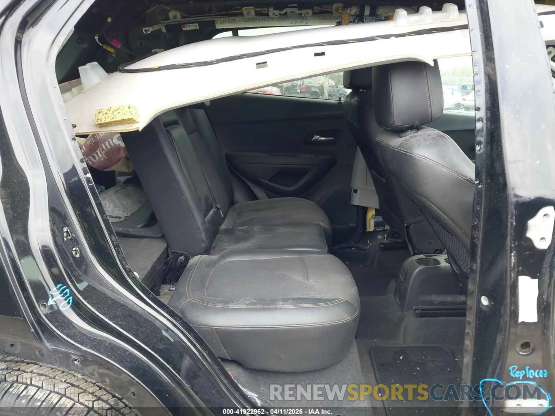 8 Photograph of a damaged car 3GNCJPSB8KL182271 CHEVROLET TRAX 2019