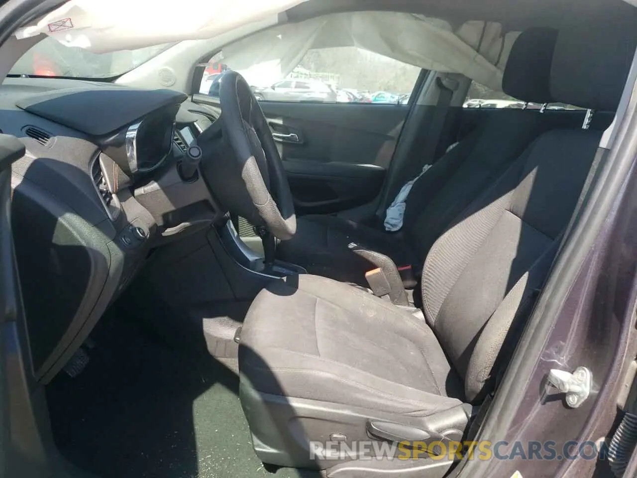 7 Photograph of a damaged car 3GNCJPSB8KL275369 CHEVROLET TRAX 2019