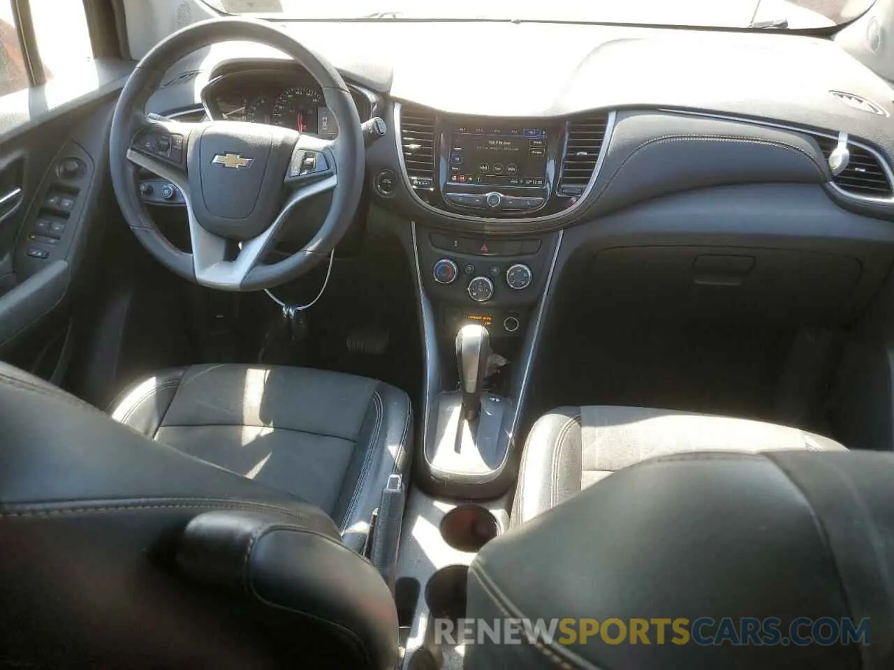 8 Photograph of a damaged car 3GNCJPSB8KL306913 CHEVROLET TRAX 2019