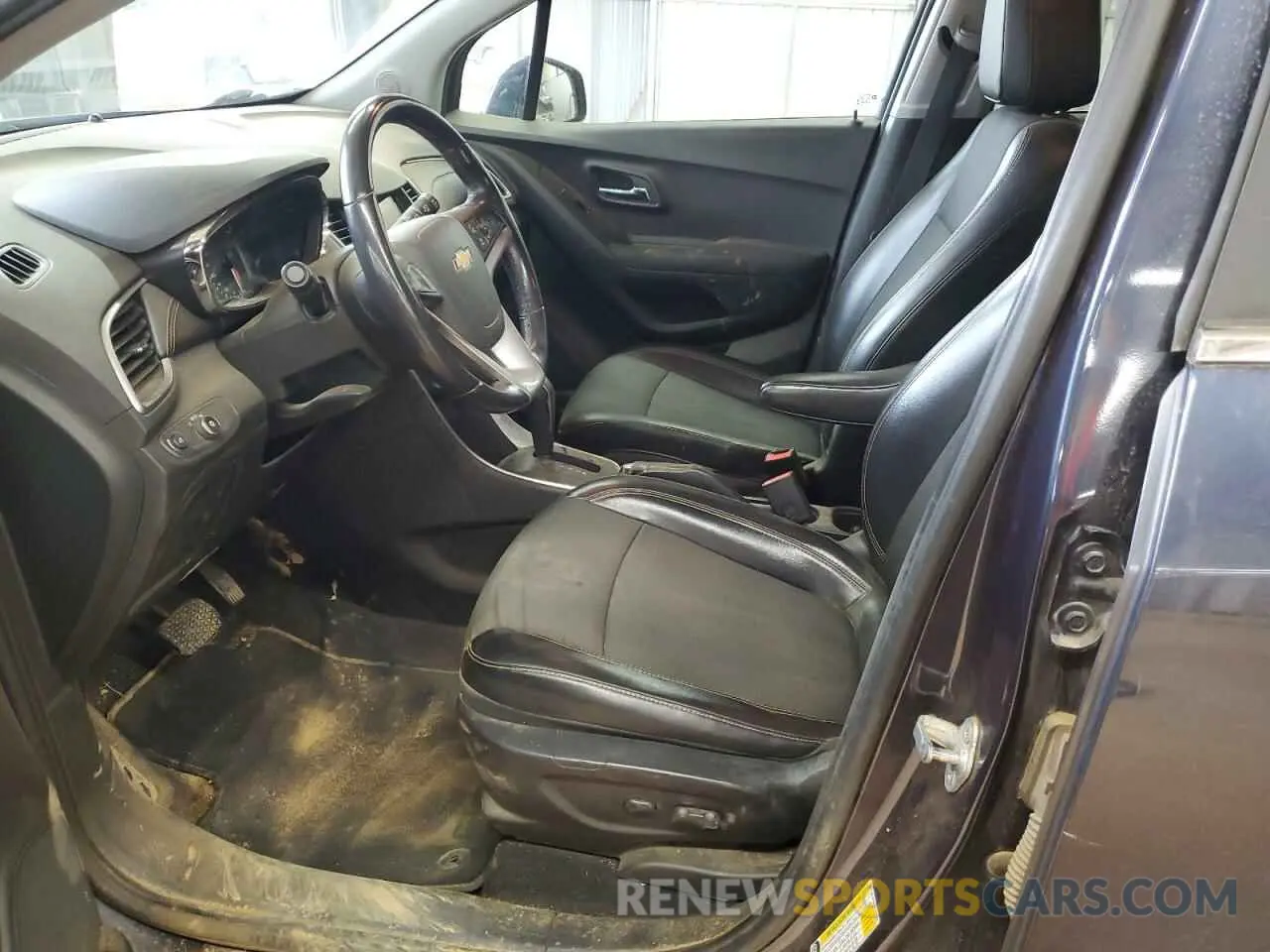 7 Photograph of a damaged car 3GNCJPSB9KL203189 CHEVROLET TRAX 2019