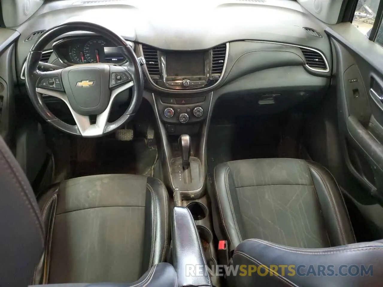 8 Photograph of a damaged car 3GNCJPSB9KL203189 CHEVROLET TRAX 2019