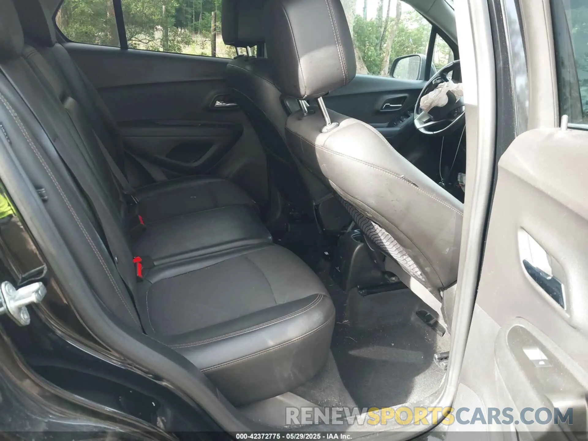 8 Photograph of a damaged car 3GNCJPSB9KL291421 CHEVROLET TRAX 2019