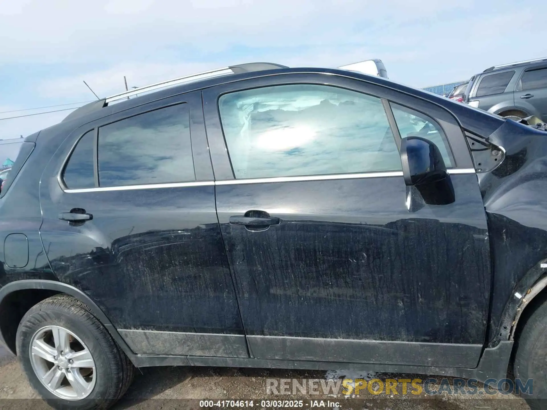 12 Photograph of a damaged car 3GNCJPSB9KL359863 CHEVROLET TRAX 2019