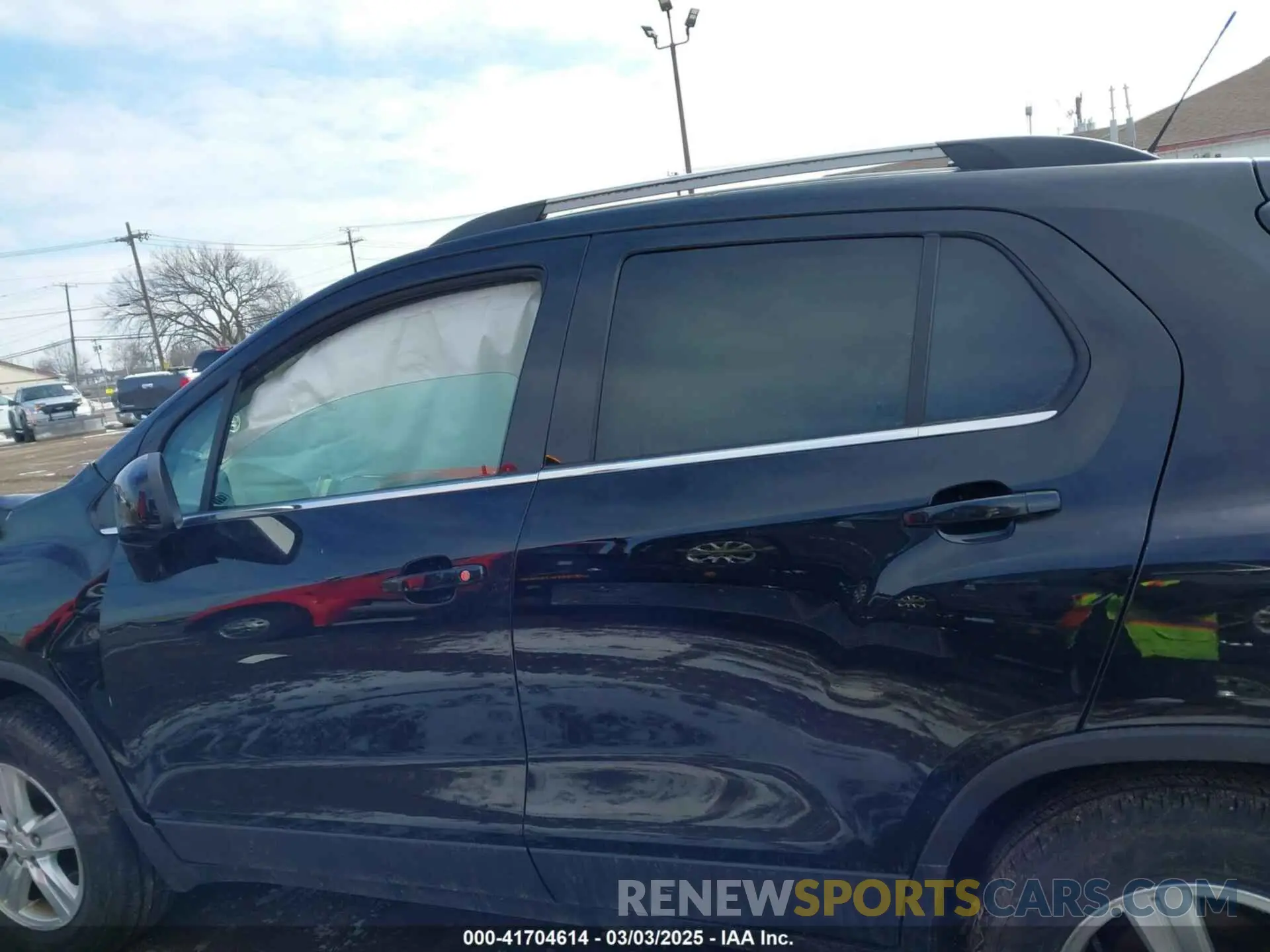 13 Photograph of a damaged car 3GNCJPSB9KL359863 CHEVROLET TRAX 2019