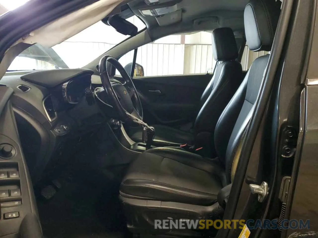 7 Photograph of a damaged car 3GNCJPSBXKL214900 CHEVROLET TRAX 2019