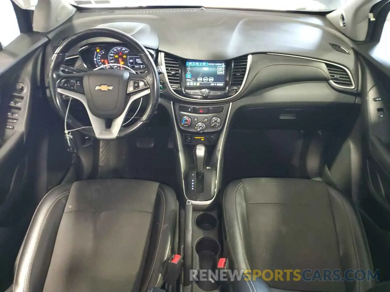 8 Photograph of a damaged car 3GNCJPSBXKL214900 CHEVROLET TRAX 2019