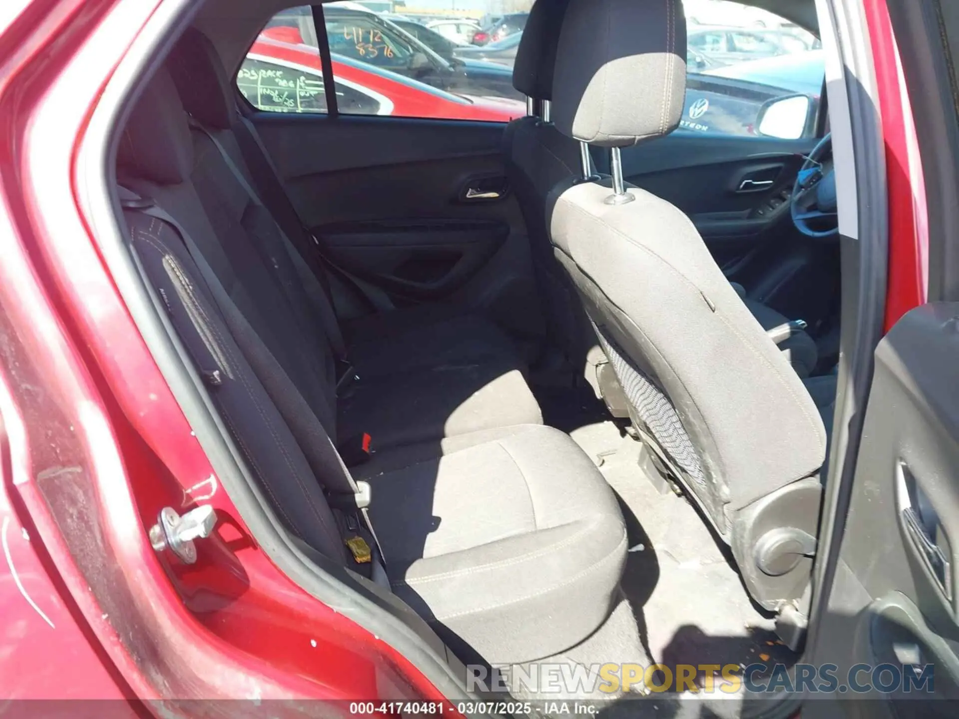 8 Photograph of a damaged car 3GNCJPSBXKL367504 CHEVROLET TRAX 2019