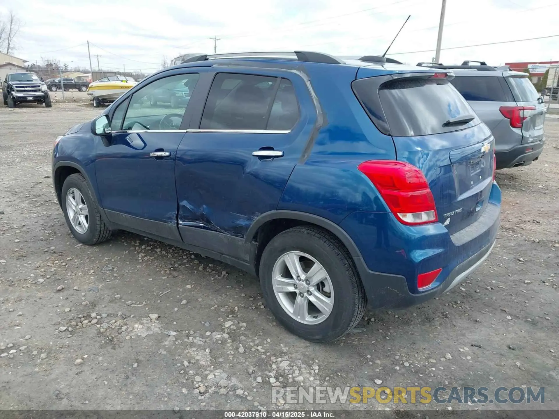 3 Photograph of a damaged car 3GNCJPSBXKL398476 CHEVROLET TRAX 2019