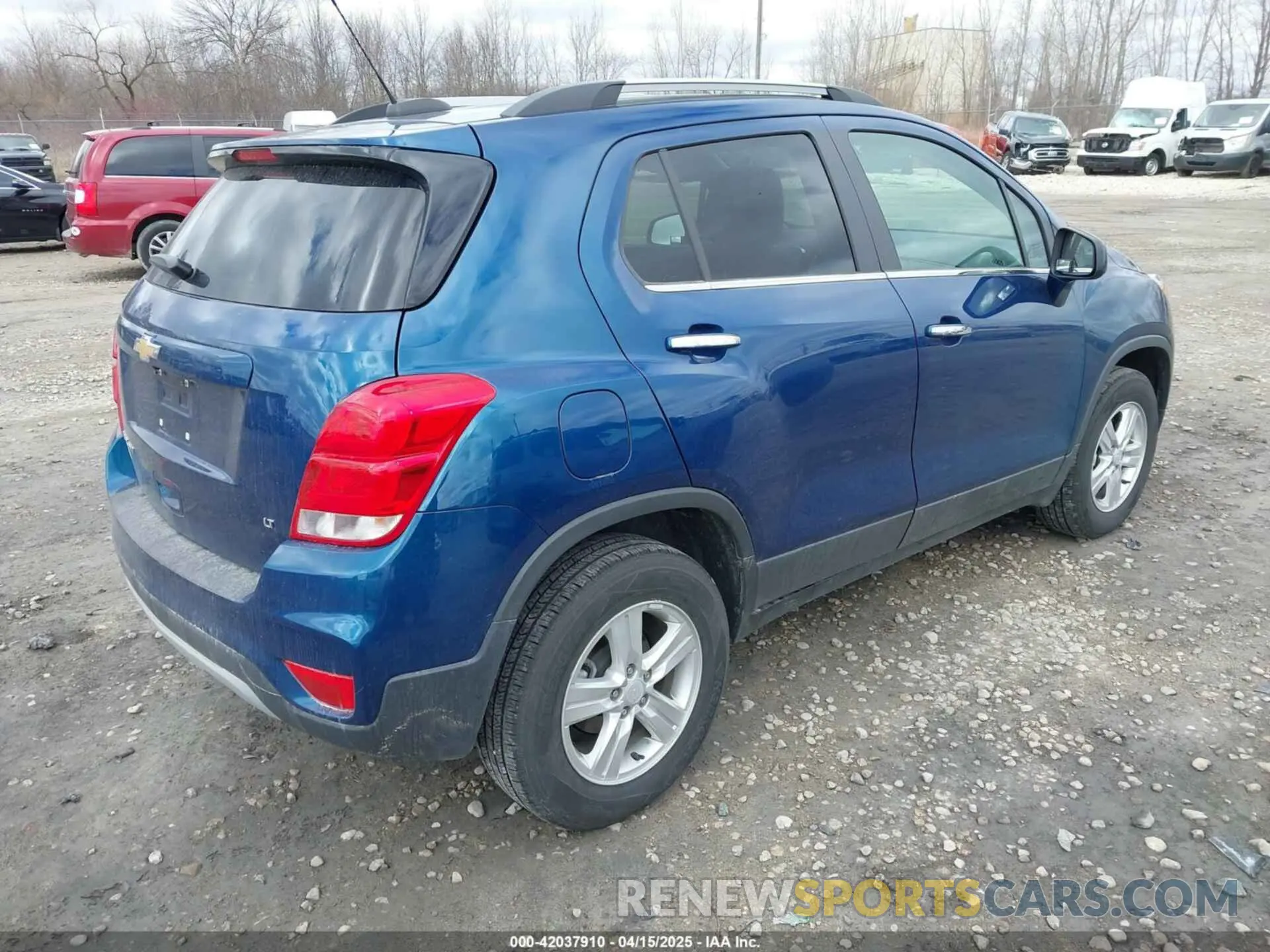 4 Photograph of a damaged car 3GNCJPSBXKL398476 CHEVROLET TRAX 2019