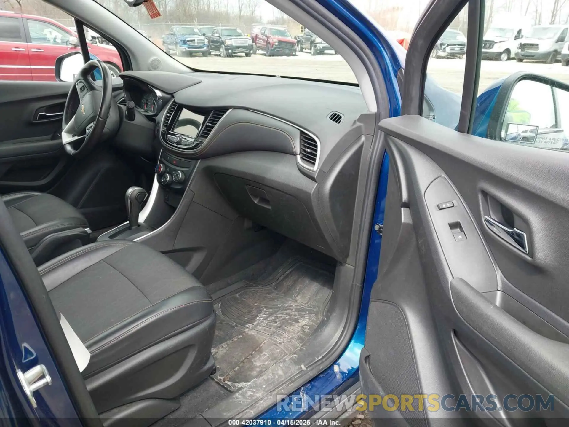 5 Photograph of a damaged car 3GNCJPSBXKL398476 CHEVROLET TRAX 2019