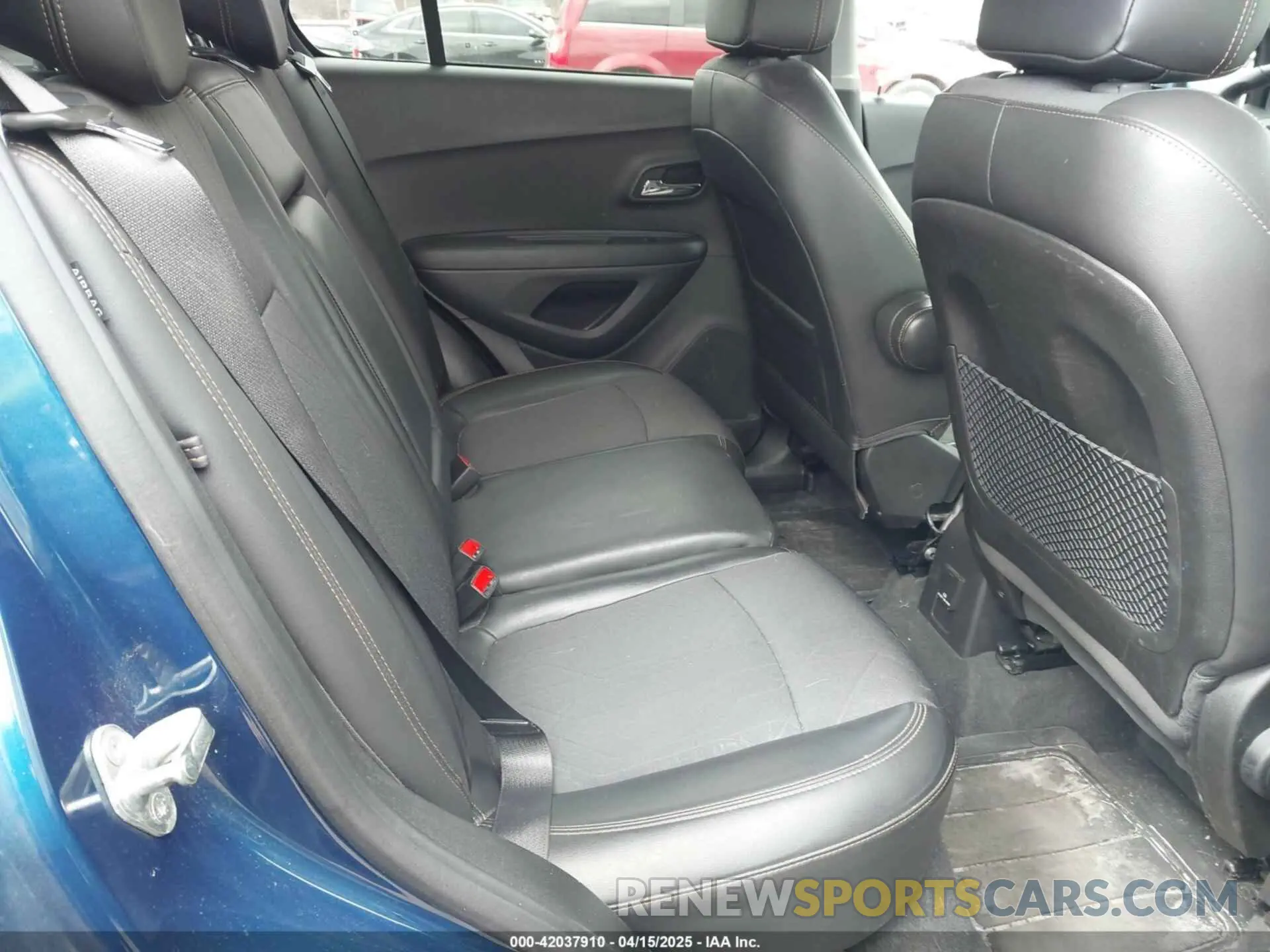 8 Photograph of a damaged car 3GNCJPSBXKL398476 CHEVROLET TRAX 2019
