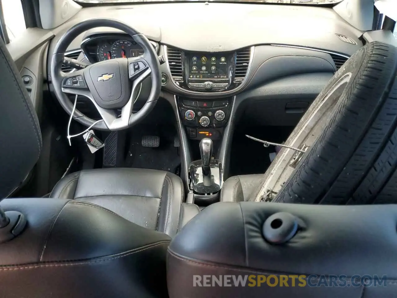 8 Photograph of a damaged car 3GNCJRSB1KL255072 CHEVROLET TRAX 2019