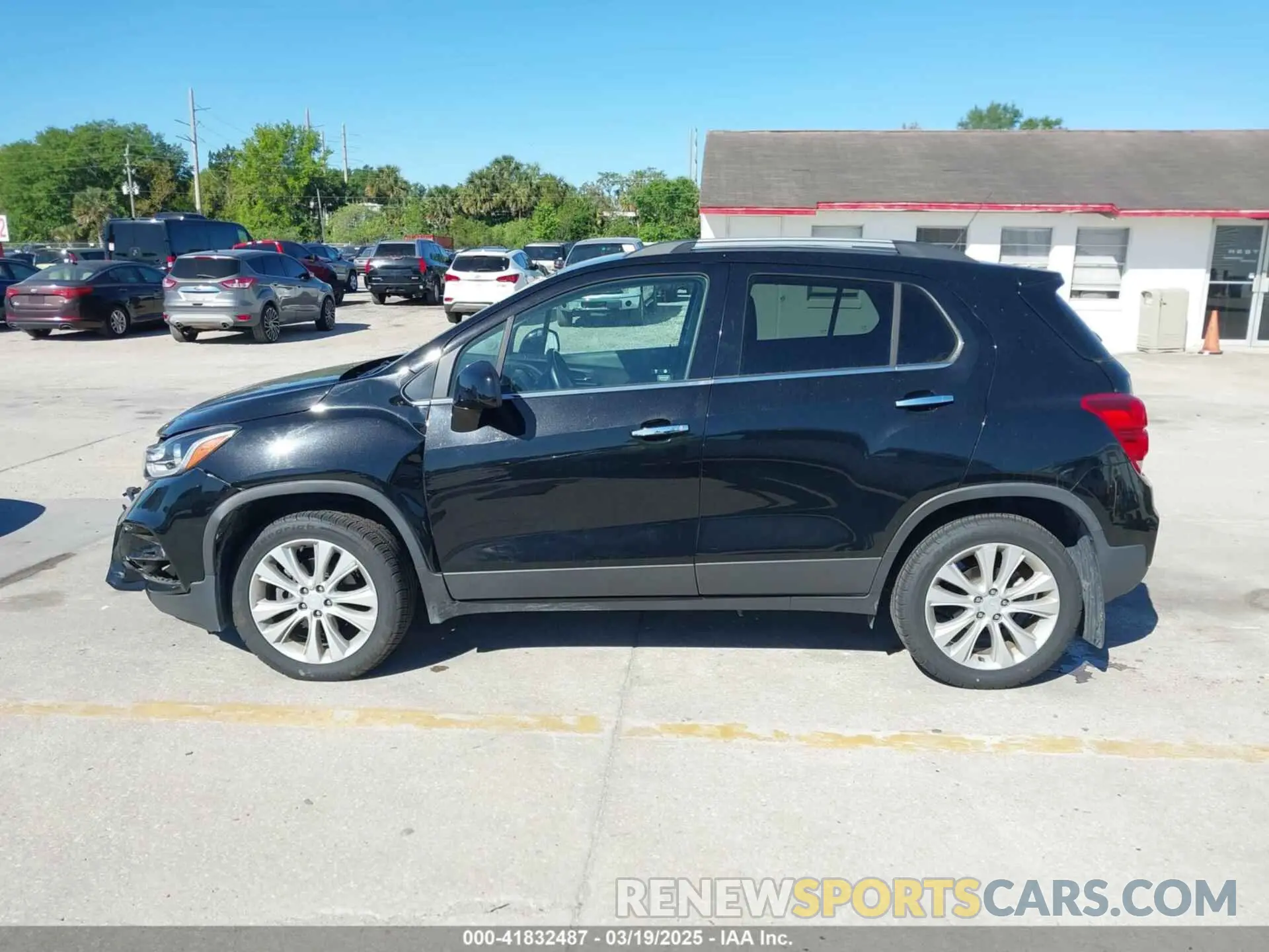 14 Photograph of a damaged car 3GNCJRSB9KL192318 CHEVROLET TRAX 2019