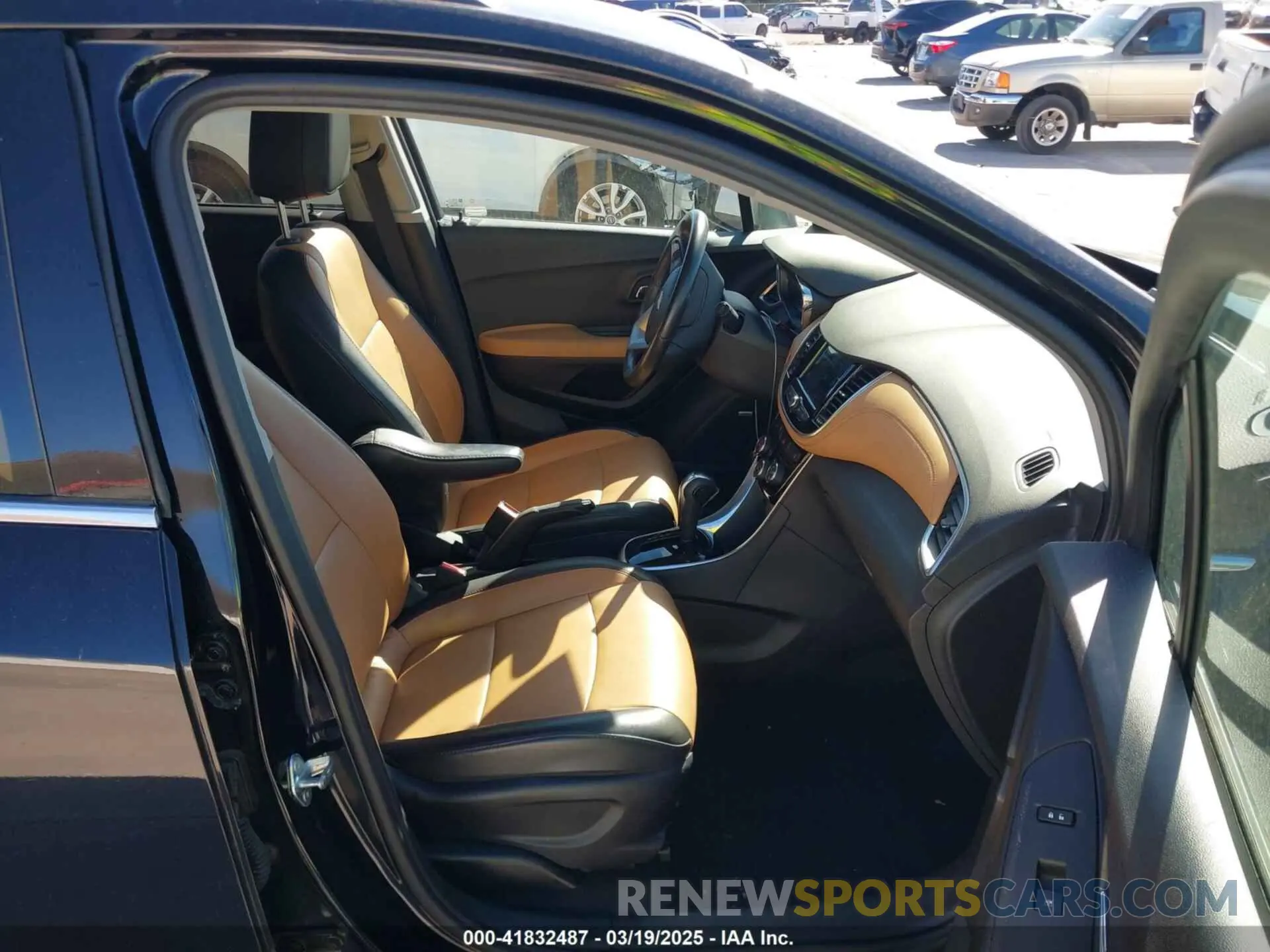 5 Photograph of a damaged car 3GNCJRSB9KL192318 CHEVROLET TRAX 2019