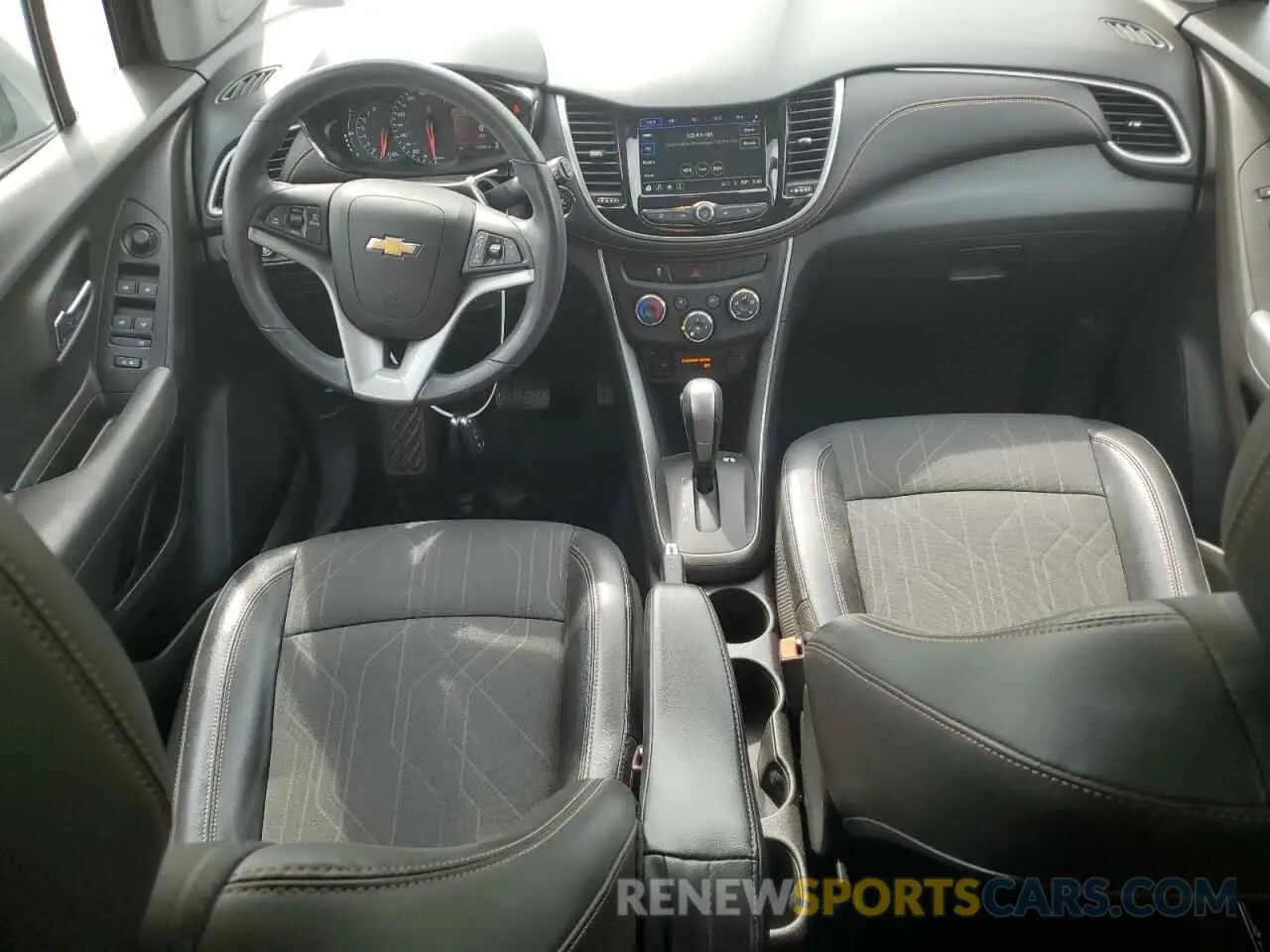 8 Photograph of a damaged car KL7CJLSB0KB719229 CHEVROLET TRAX 2019