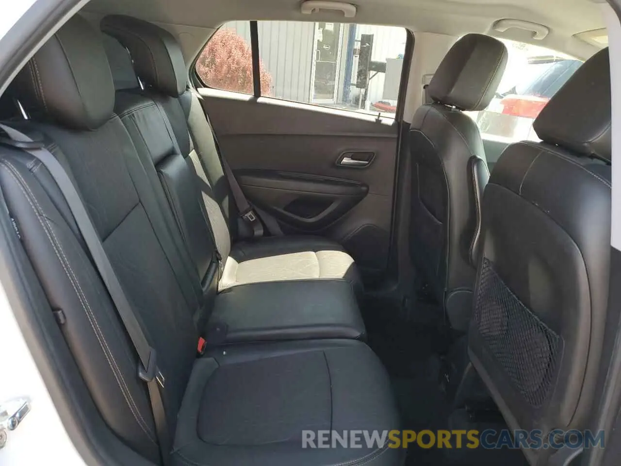 11 Photograph of a damaged car KL7CJLSB0KB811053 CHEVROLET TRAX 2019