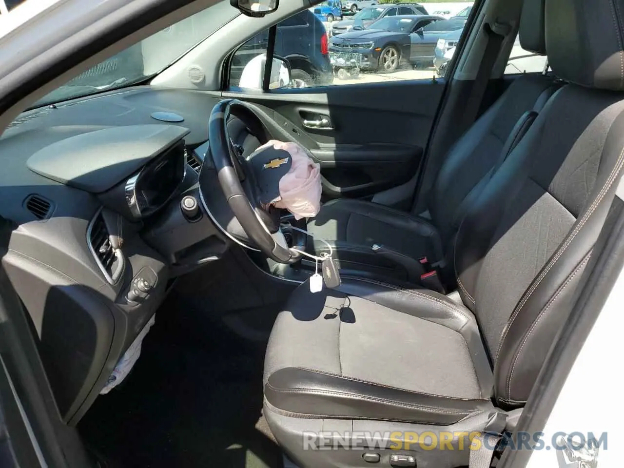 7 Photograph of a damaged car KL7CJLSB0KB811053 CHEVROLET TRAX 2019