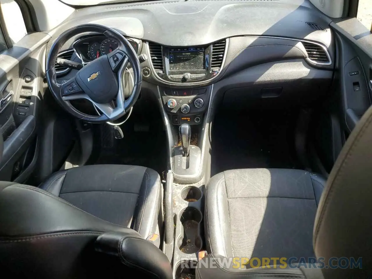 8 Photograph of a damaged car KL7CJLSB0KB902386 CHEVROLET TRAX 2019