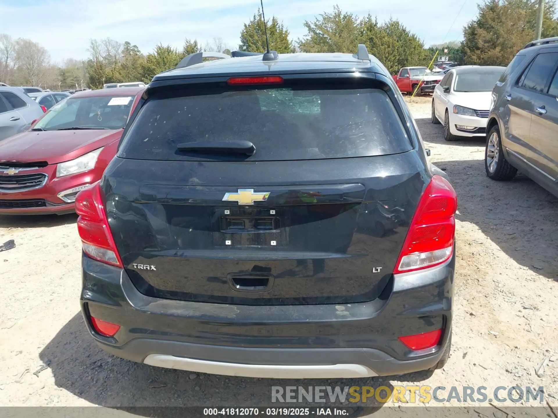 17 Photograph of a damaged car KL7CJLSB1KB789483 CHEVROLET TRAX 2019