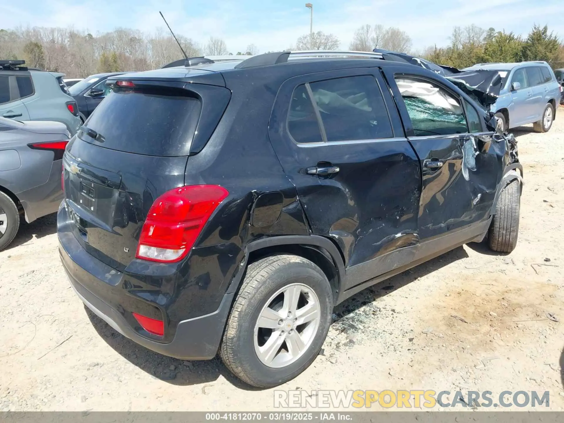 4 Photograph of a damaged car KL7CJLSB1KB789483 CHEVROLET TRAX 2019