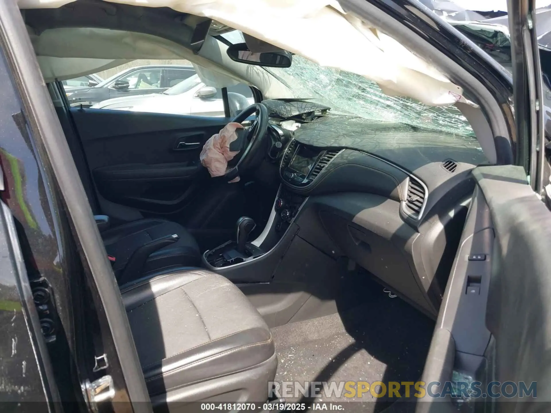 5 Photograph of a damaged car KL7CJLSB1KB789483 CHEVROLET TRAX 2019