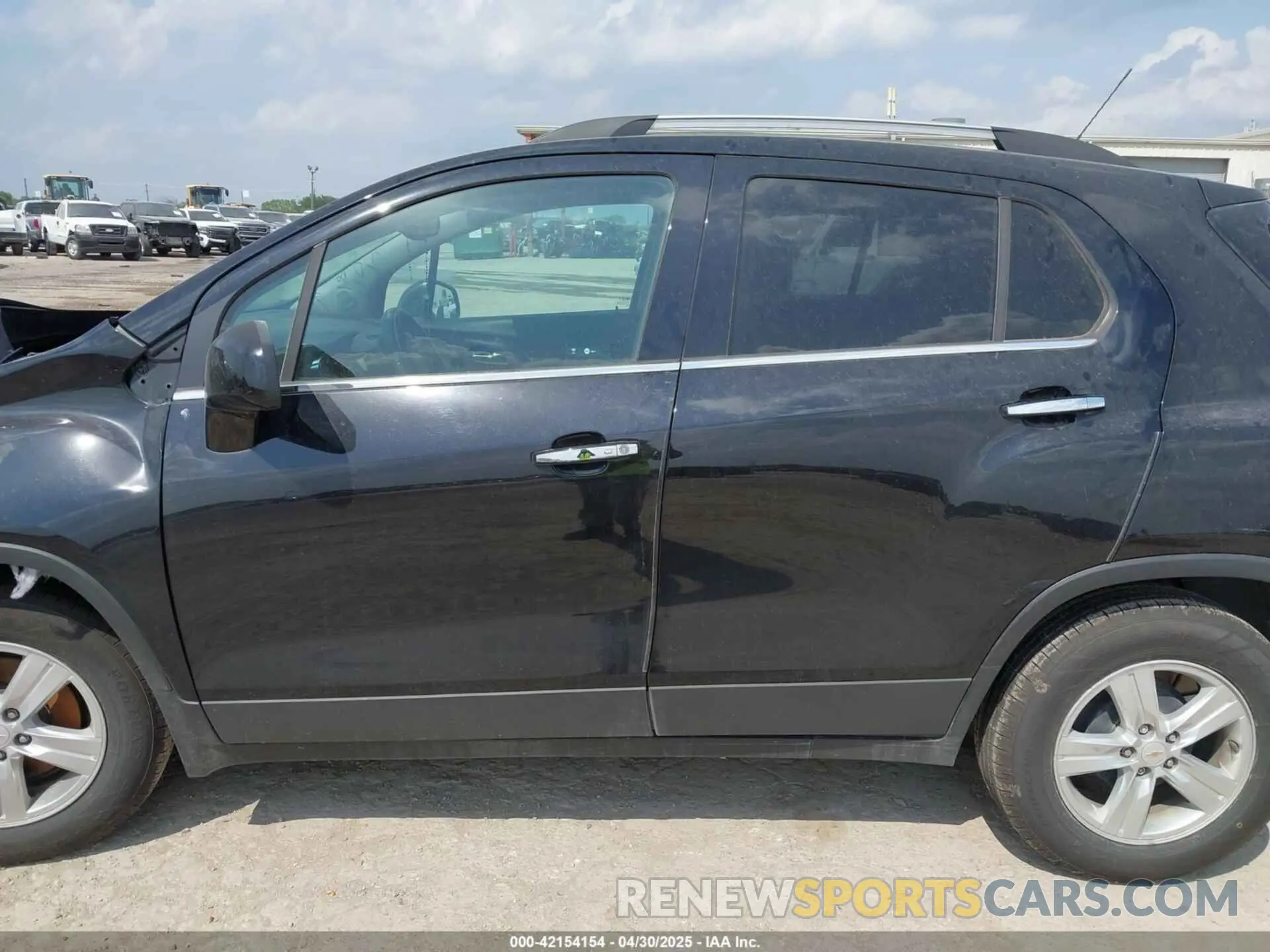 13 Photograph of a damaged car KL7CJLSB1KB817282 CHEVROLET TRAX 2019