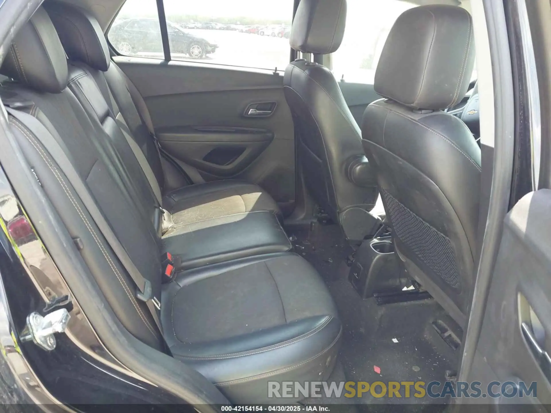 8 Photograph of a damaged car KL7CJLSB1KB817282 CHEVROLET TRAX 2019