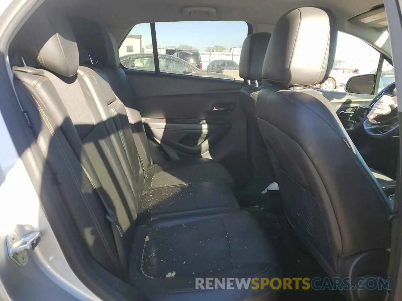 11 Photograph of a damaged car KL7CJLSB1KB828282 CHEVROLET TRAX 2019