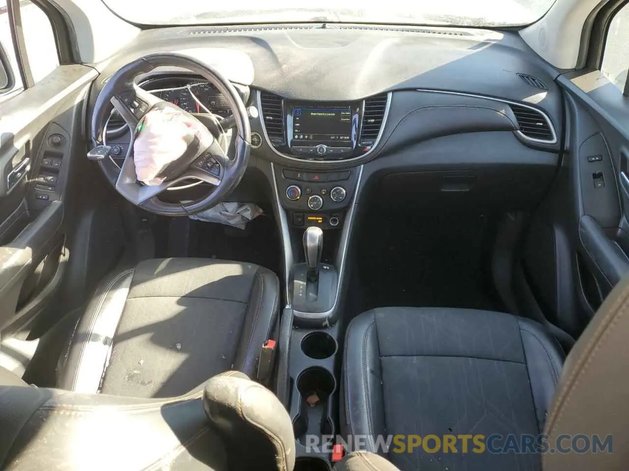 8 Photograph of a damaged car KL7CJLSB1KB828282 CHEVROLET TRAX 2019