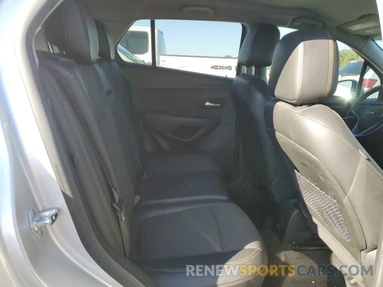 11 Photograph of a damaged car KL7CJLSB1KB841355 CHEVROLET TRAX 2019