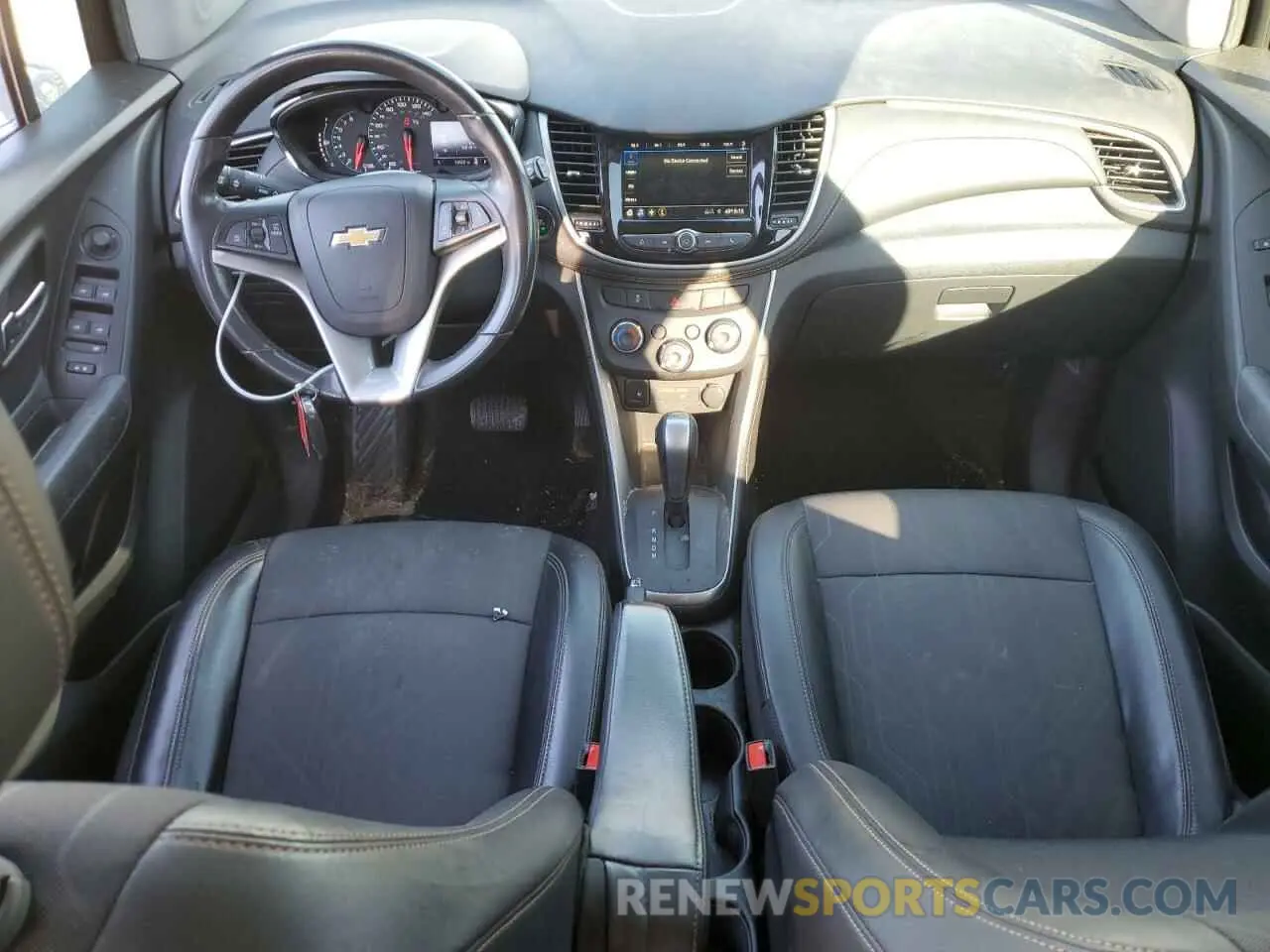 8 Photograph of a damaged car KL7CJLSB1KB841355 CHEVROLET TRAX 2019