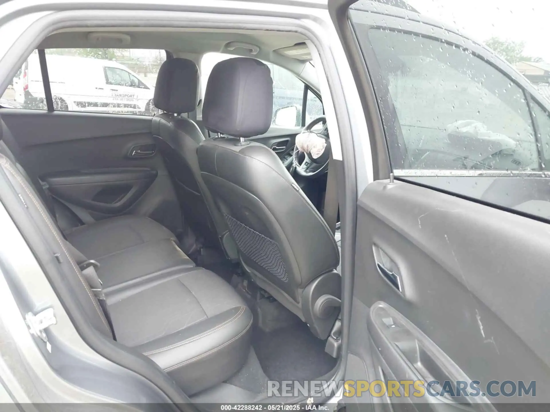 8 Photograph of a damaged car KL7CJLSB1KB877160 CHEVROLET TRAX 2019