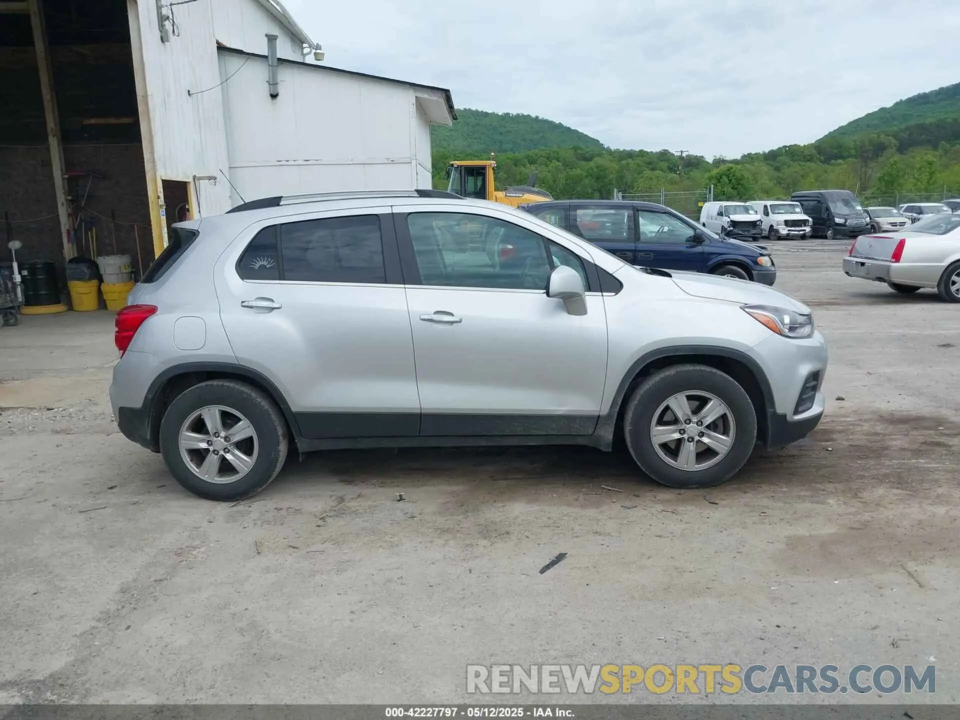 13 Photograph of a damaged car KL7CJLSB1KB961043 CHEVROLET TRAX 2019
