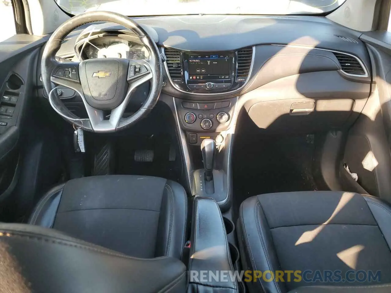 8 Photograph of a damaged car KL7CJLSB2KB789850 CHEVROLET TRAX 2019