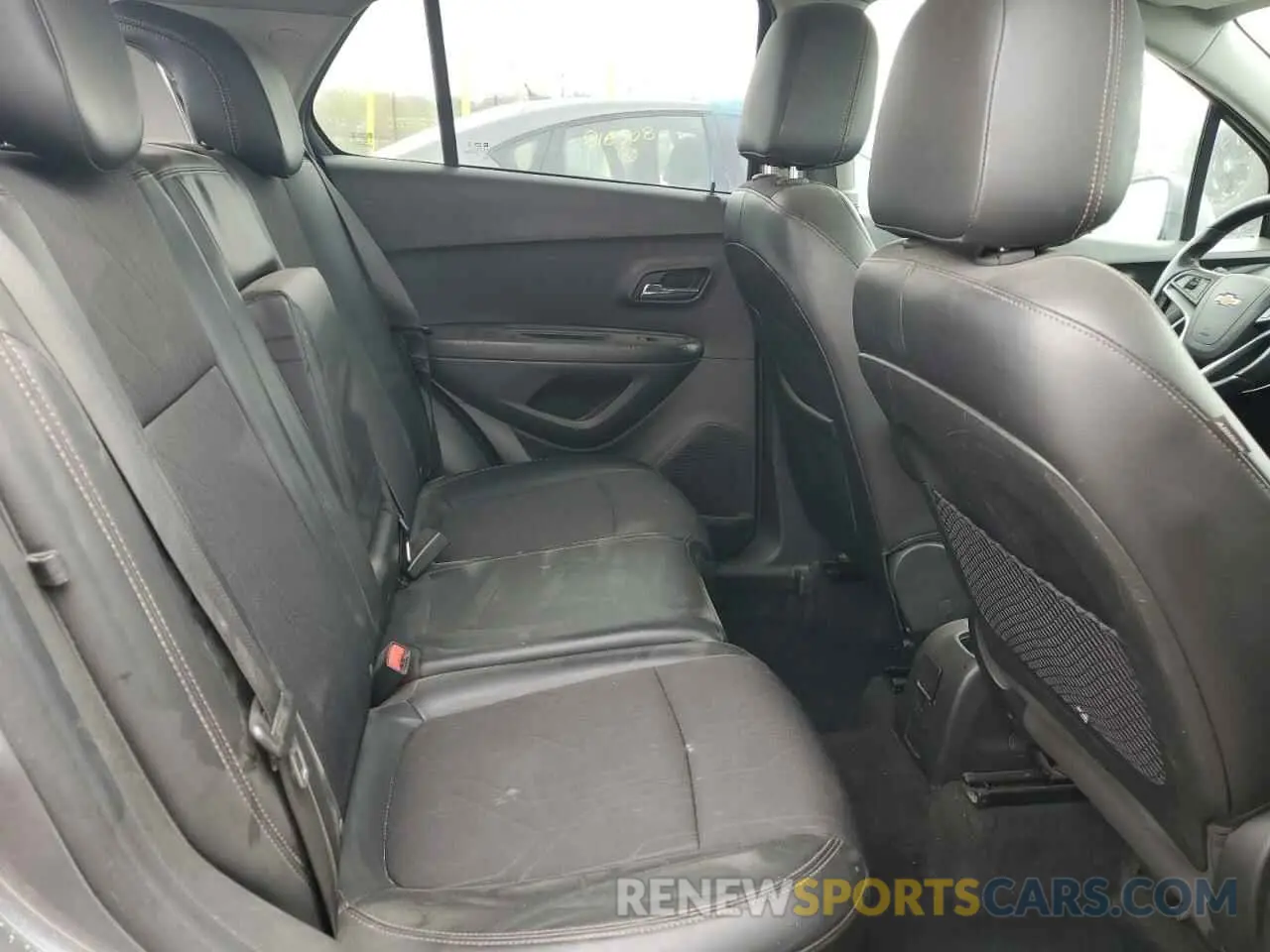 11 Photograph of a damaged car KL7CJLSB2KB940038 CHEVROLET TRAX 2019