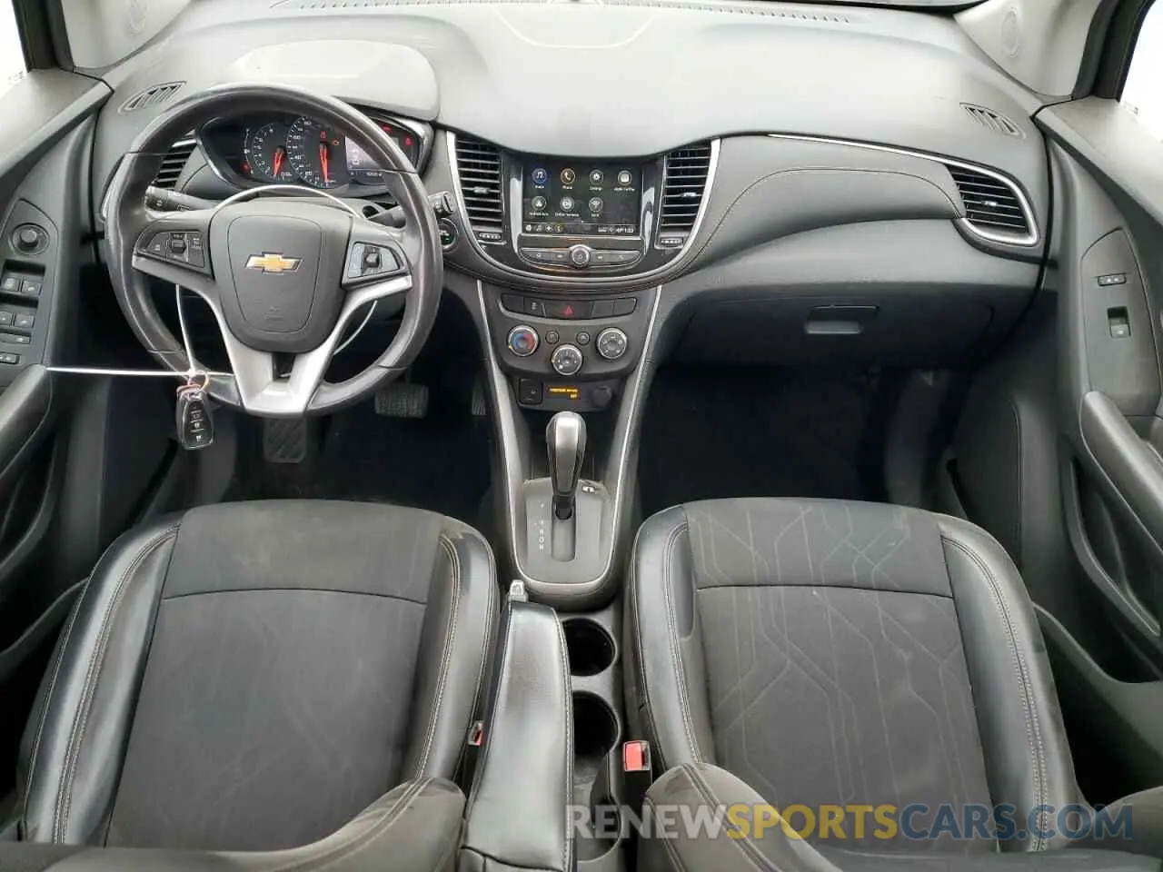 8 Photograph of a damaged car KL7CJLSB2KB940038 CHEVROLET TRAX 2019