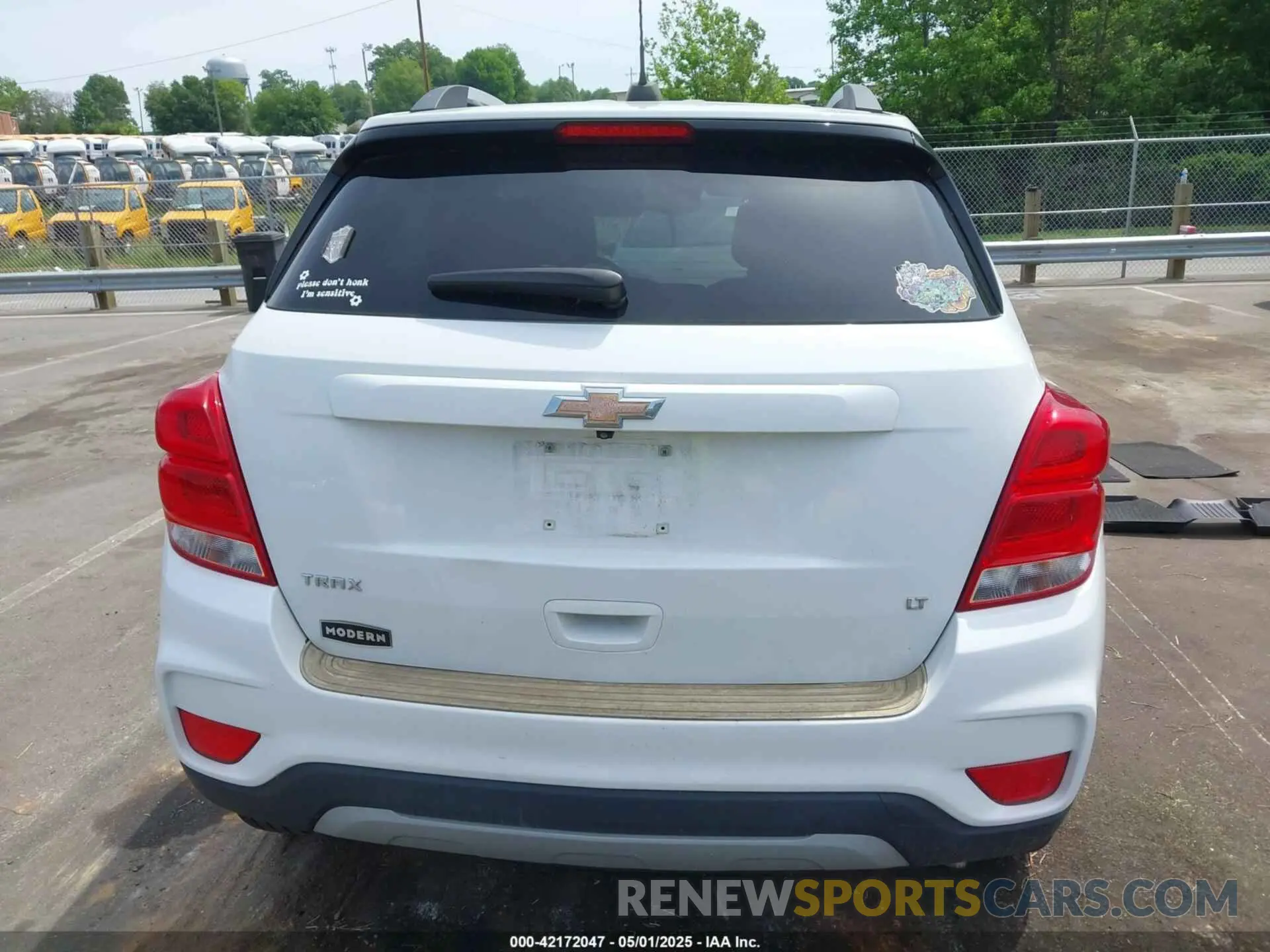 17 Photograph of a damaged car KL7CJLSB3KB873868 CHEVROLET TRAX 2019