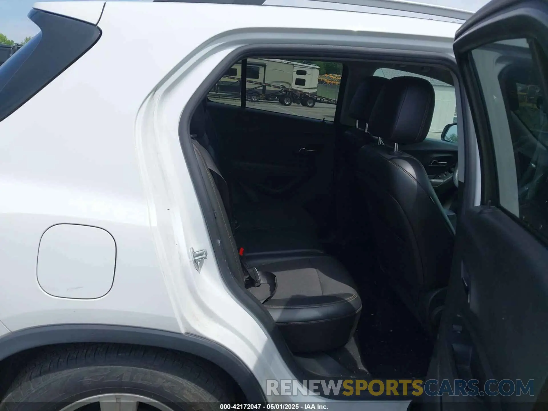 8 Photograph of a damaged car KL7CJLSB3KB873868 CHEVROLET TRAX 2019