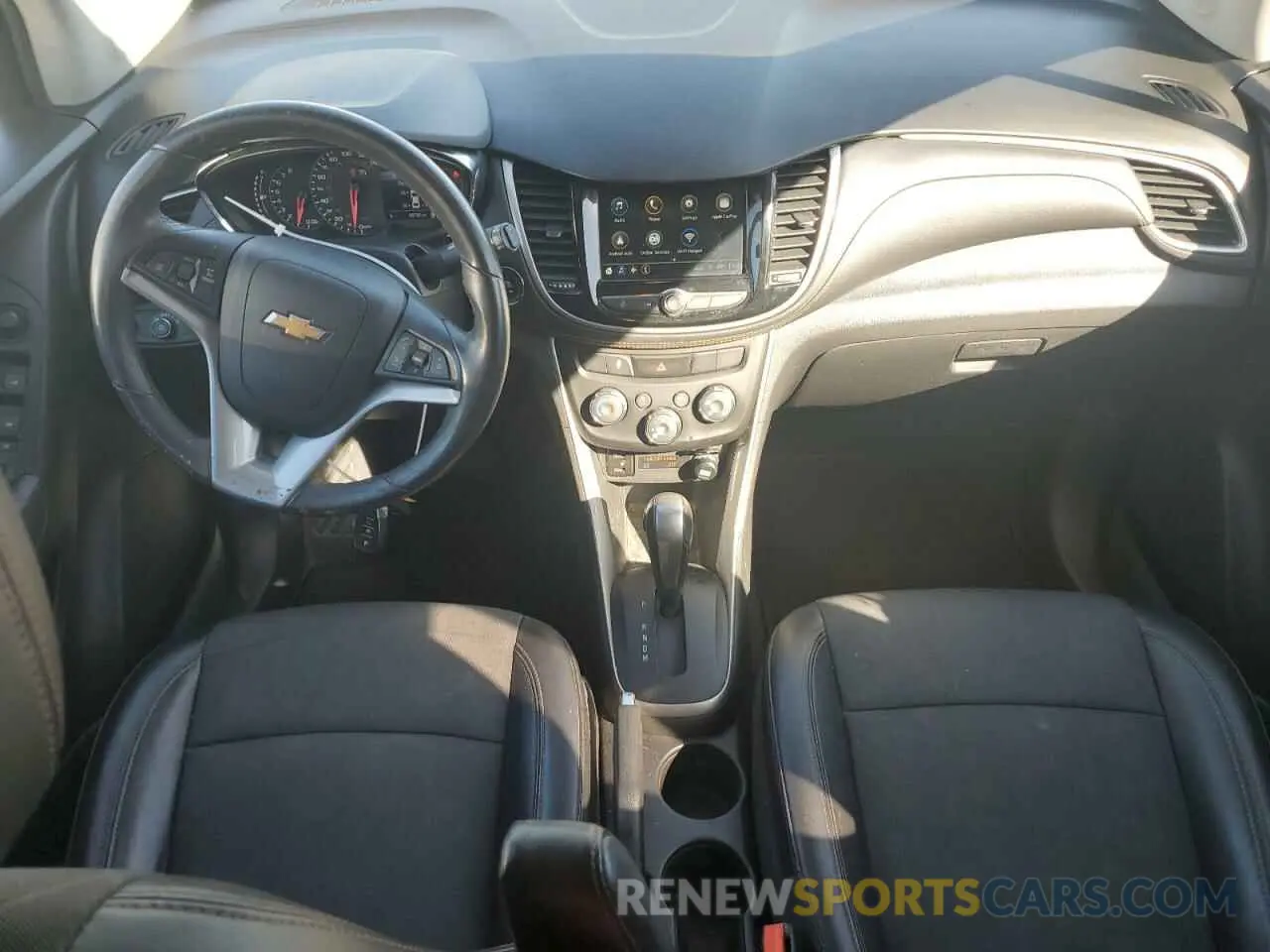8 Photograph of a damaged car KL7CJLSB4KB751312 CHEVROLET TRAX 2019