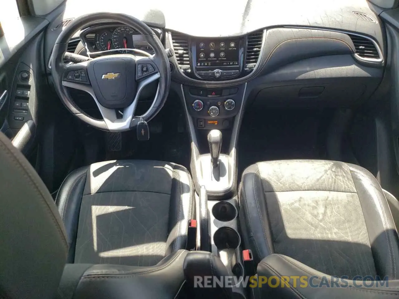 8 Photograph of a damaged car KL7CJLSB4KB774931 CHEVROLET TRAX 2019