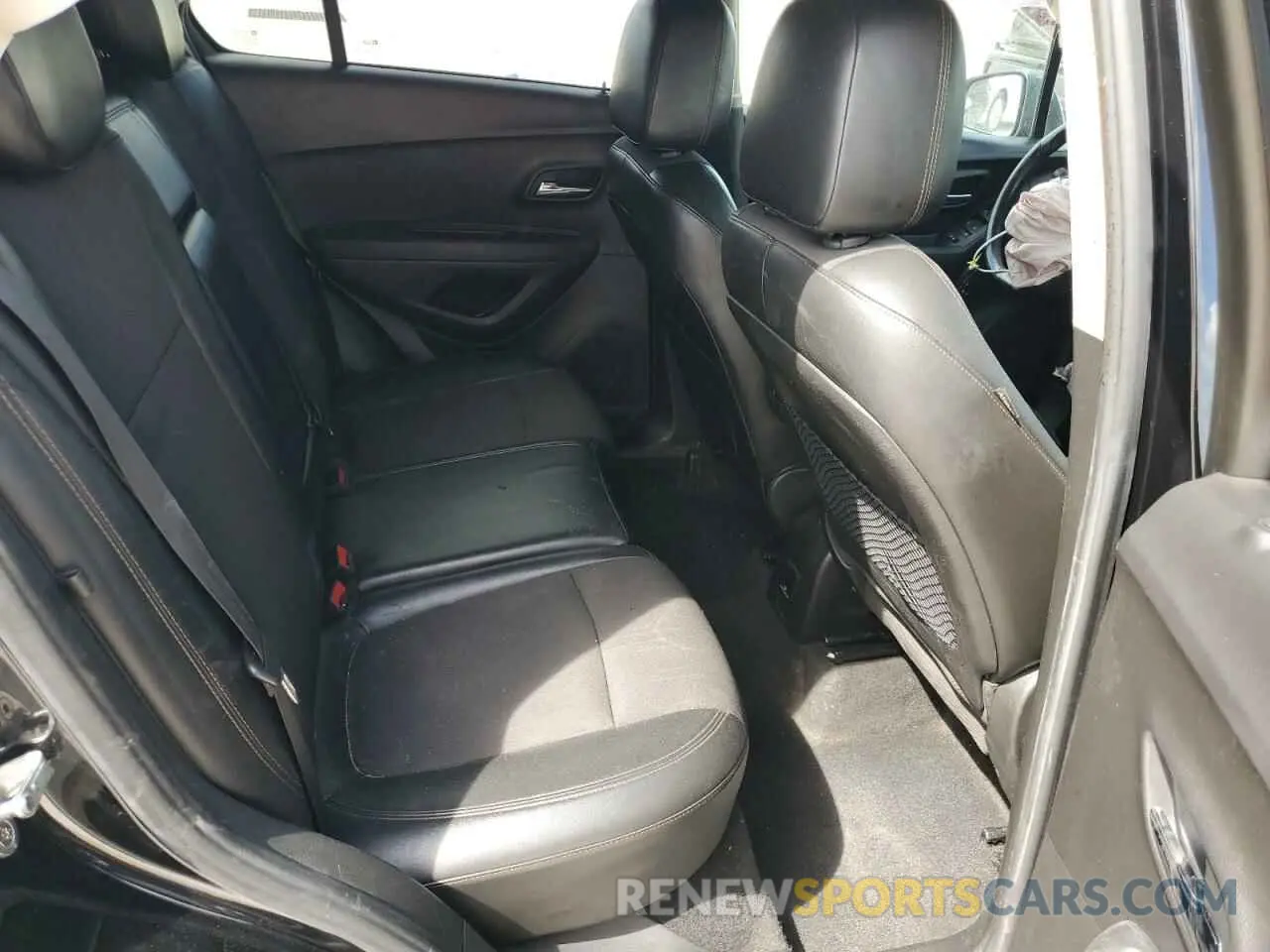 11 Photograph of a damaged car KL7CJLSB4KB928618 CHEVROLET TRAX 2019