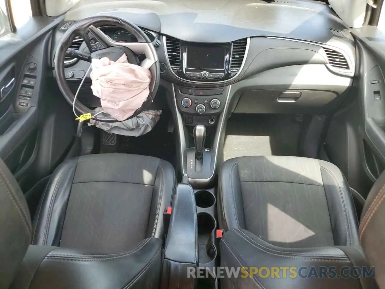 8 Photograph of a damaged car KL7CJLSB4KB928618 CHEVROLET TRAX 2019
