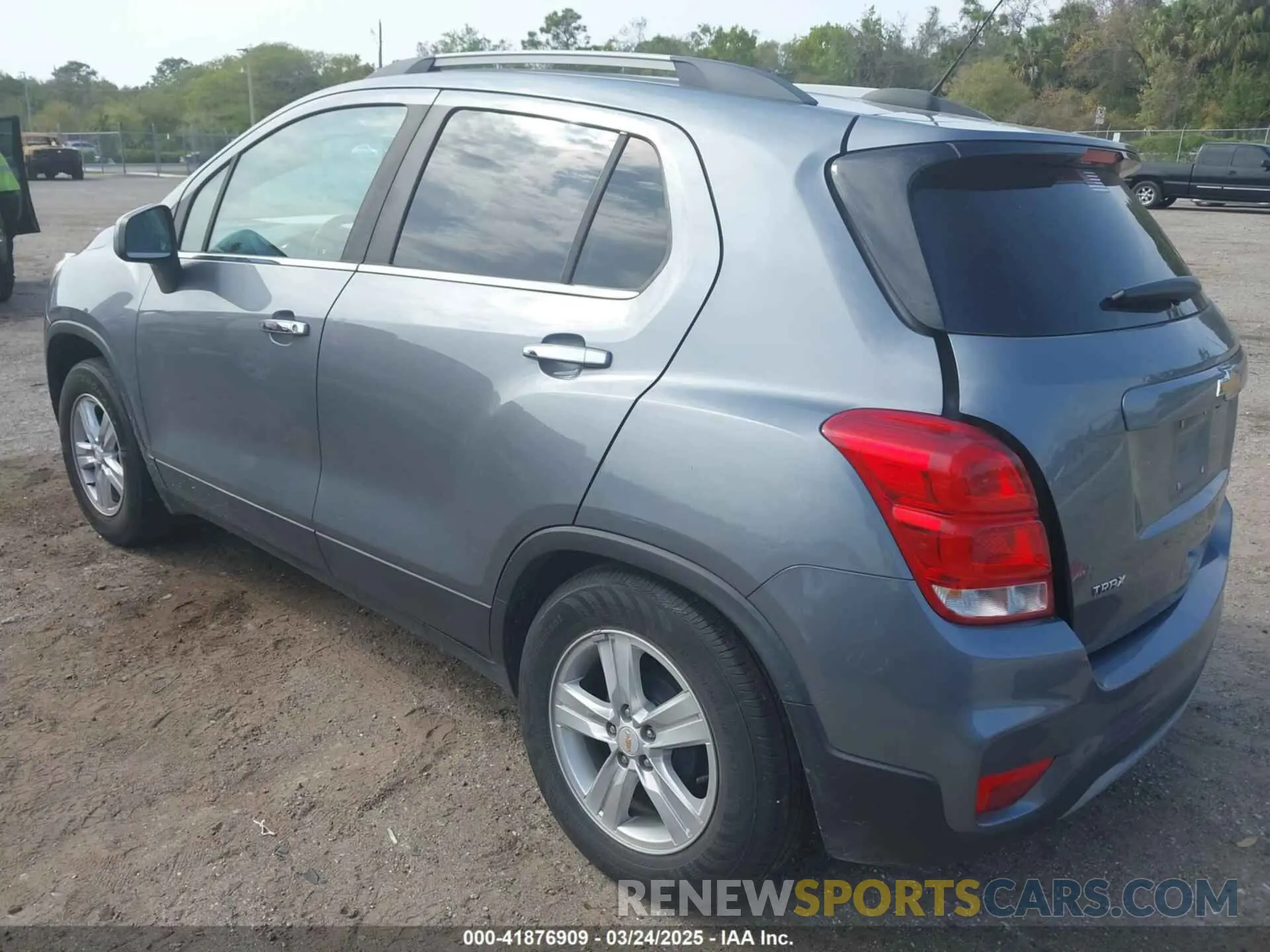 3 Photograph of a damaged car KL7CJLSB4KB930837 CHEVROLET TRAX 2019