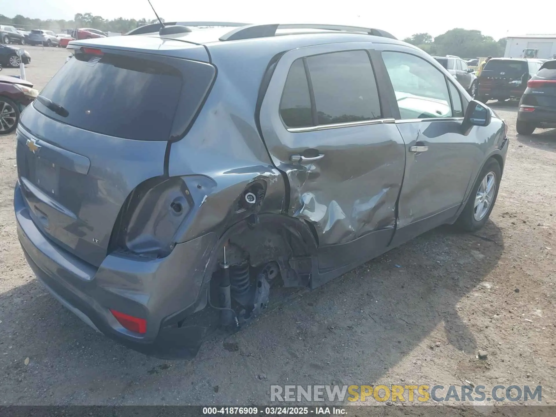 4 Photograph of a damaged car KL7CJLSB4KB930837 CHEVROLET TRAX 2019