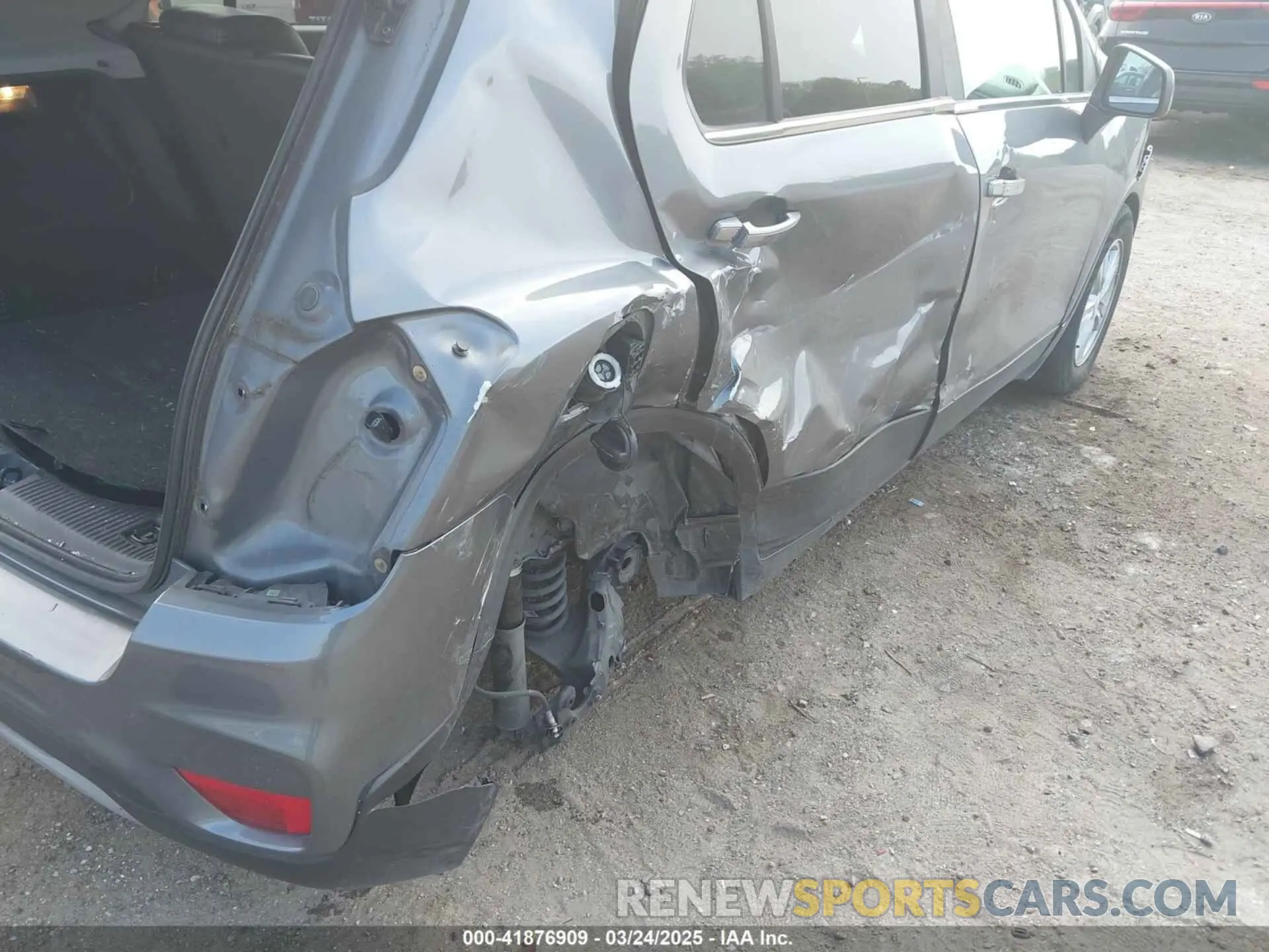 6 Photograph of a damaged car KL7CJLSB4KB930837 CHEVROLET TRAX 2019