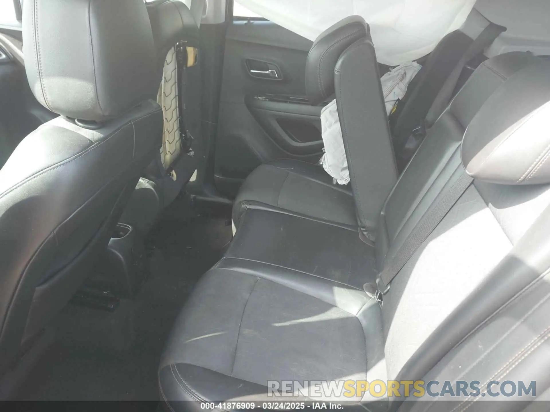 8 Photograph of a damaged car KL7CJLSB4KB930837 CHEVROLET TRAX 2019